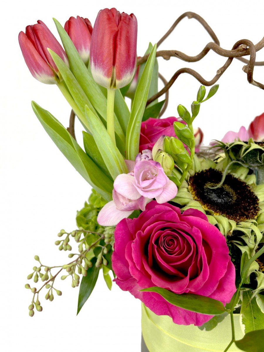 Twist and Tulip Bouquet - Image 2